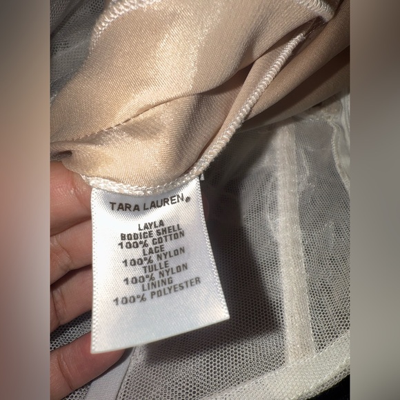 Tara Lauren the Layla Wedding Gown size 6 - Picture 5 of 9